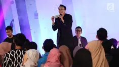 Motivator Tung Dasem Waringin saat memberikan motivasi  dan berinteraksi dengan para peserta EGTC di geleran Emtek Goes To Campus 2018 di Universitas Negeri Semarang (UNNES), Semarang, Rabu (18/7). (Liputan6.com/Herman Zakharia)
