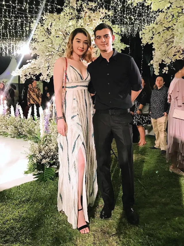 5 Gaya Ciccio Manassero dan Natasha Ryder Saat Kondangan Ini Curi Perhatian