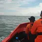 Cuaca buruk membuat proses pencarian 7 orang Pekerja Migran Indonesia (PMI) tujuan Malaysia, yang kapalnya karam di perairan Nongsa, Batam dihentikan sementara. (Liputan6.com/ Ajang Nurdin)