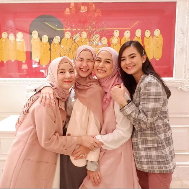 Jadi YouTuber, Ini 7 Momen Kompak Geng Artis The Berempat Aja