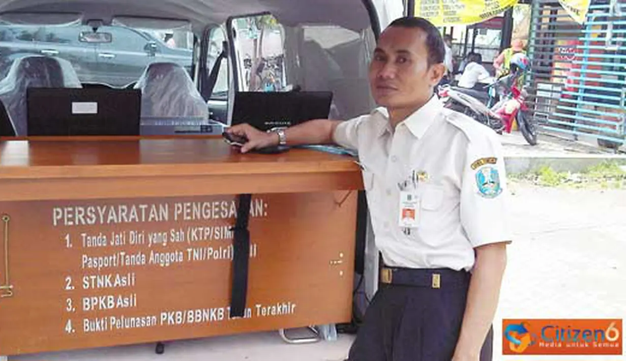 Citizen6, Surabaya: Mobil samsat keliling Surabaya, di daerah Wiyung (kantor kecamatan Wiyung). (Pengirim: Syekh Subakir)