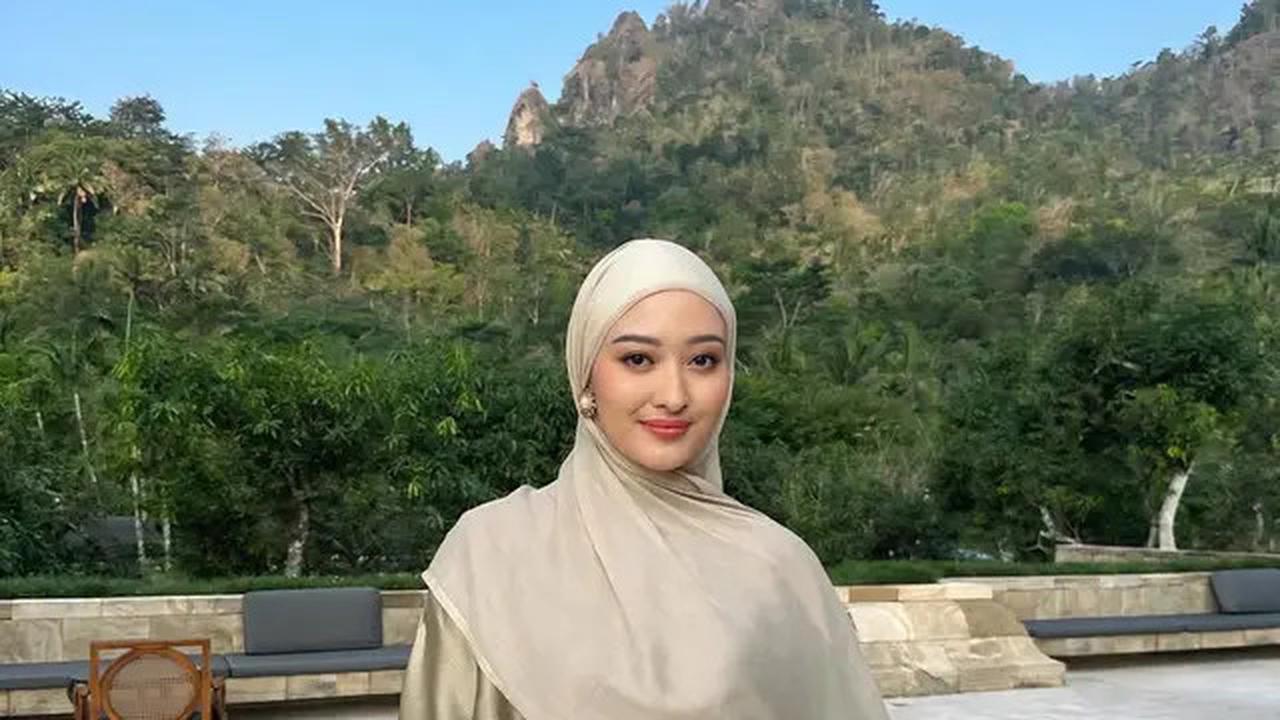 6 Potret Terbaru Puteri Modiyanti Putuskan Berhijab, Mantapkan Hati Sepulang Umroh