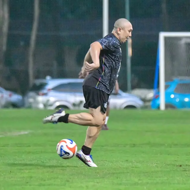 Augie Fantinus main sepak bola