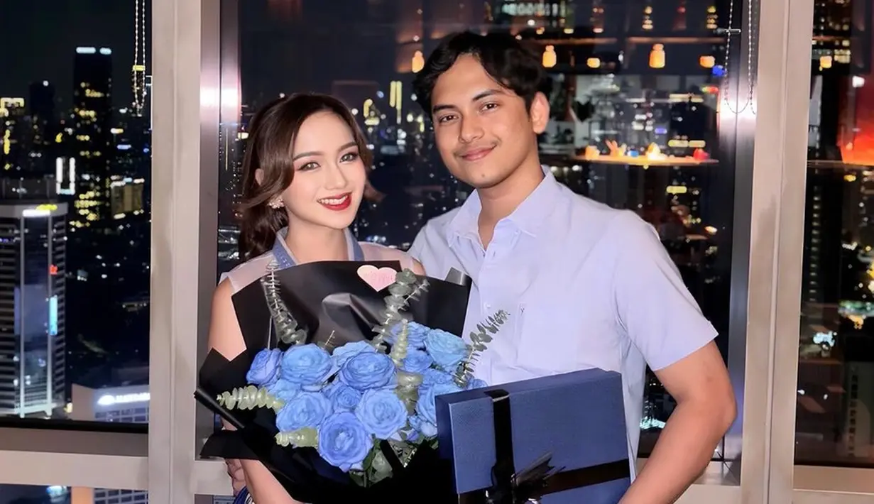 Deretan Pasangan Artis Rayakan Valentine Romantis Saling Beri Kado Dan Bunga Foto 