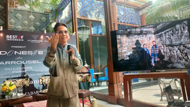 Perancang busana Edward Hutabarat
