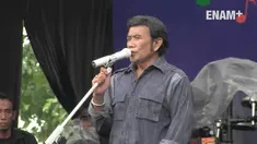 Ridho Rhoma ditangkap Satuan Narkoba Polres Jakarta Barat di hotel bersama seorang rekannya berinisial S pada Sabtu 25 Maret 2017.