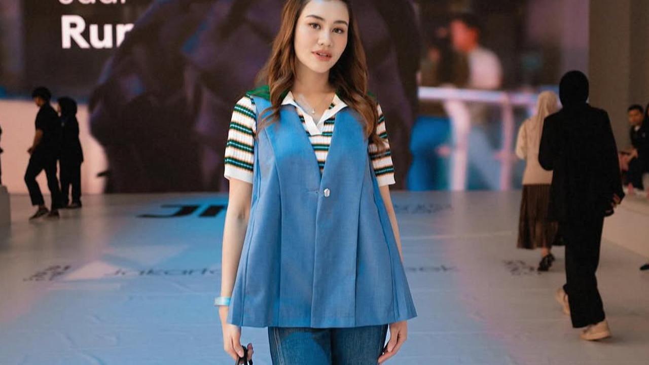 9 Gaya Aaliyah Massaid Pakai Jeans, Bisa Jadi Inspirasi Outfit Stylish Harian