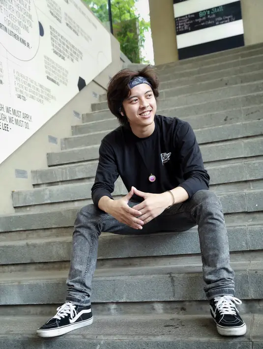 "Susah pasti ada, karena kesabaran kita kan diuji banget sama anak kecil. Saya ingin banget menjadi ayah yang baik saat mempunyai anak," aku Bisma Karisma, di kawasan Gatot Subroto, Jakarta Selatan, Senin (8/8/2016). (Galih W. Satria/Bintang.com)