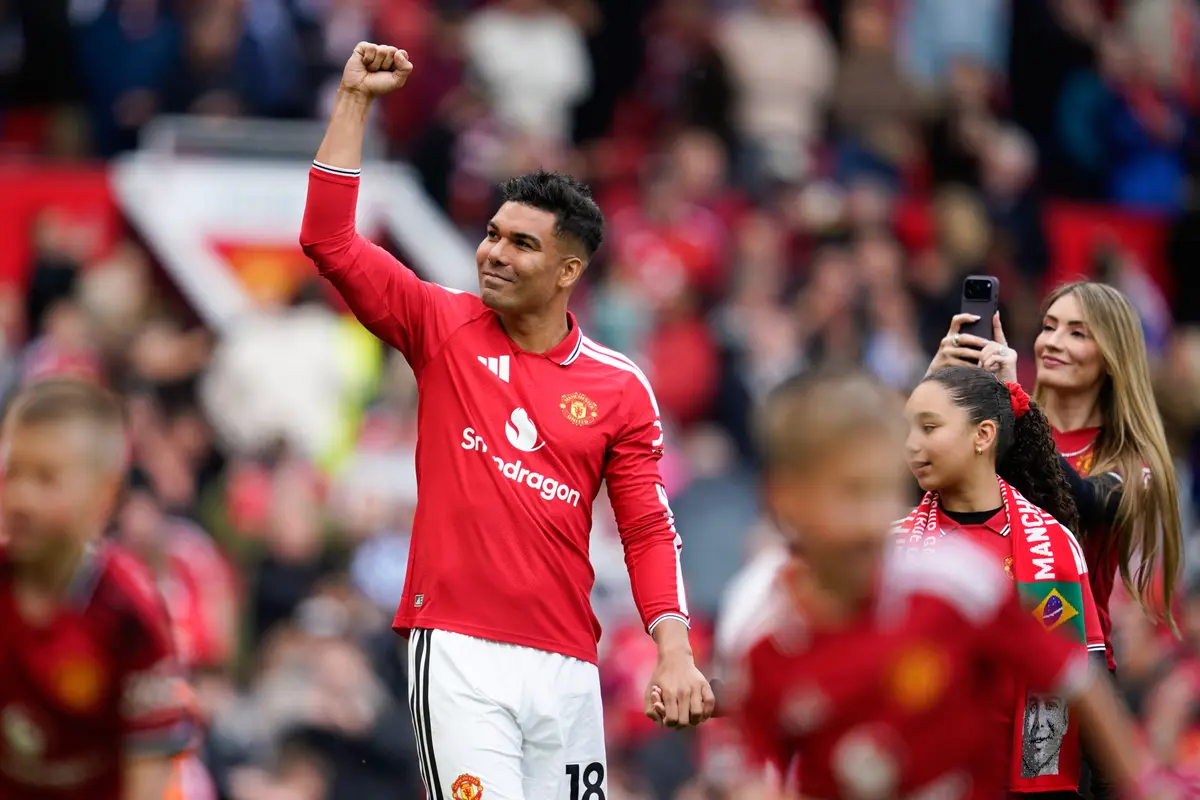Foto: Momen Haru Perpisahan Casemiro Bersama Manchester United