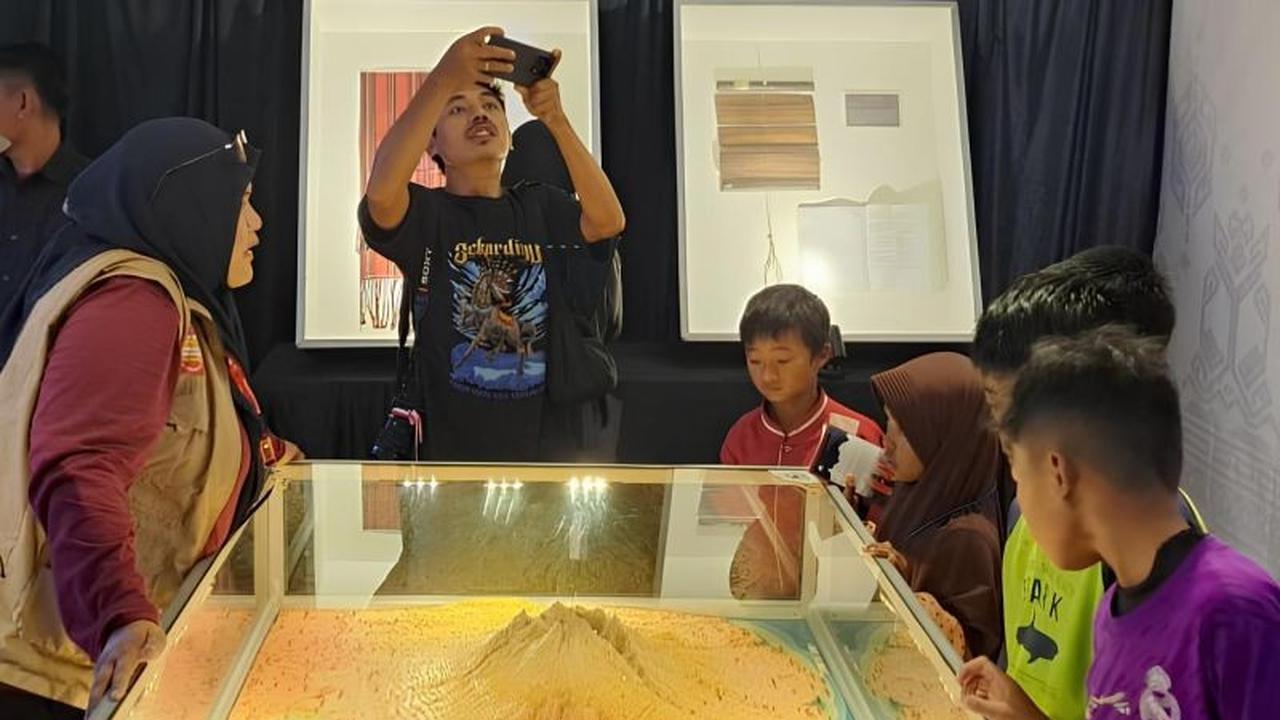Warga Antusias Pelajari Jejak Sejarah Dunia: Fakta Unik Letusan Gunung Samalas di Rinjani Color Run