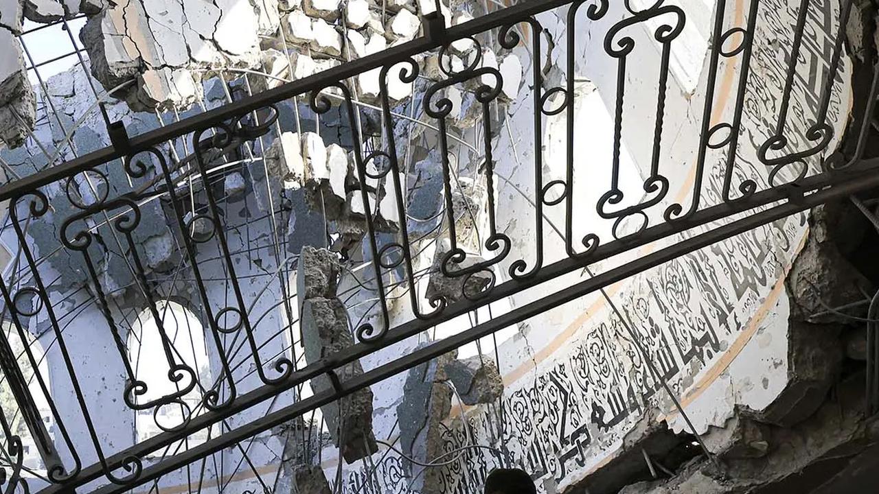 FOTO: Penampakan Masjid Megah di Jalur Gaza Hancur Lebur Dibombardir Israel