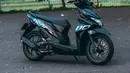 Honda BeAT ini terlihat sangat eye catching berkat decal body yang berbeda dengan BeAT pasar Indonesia. Kombinasi hitam dan biru cyan membuatnya tampil atraktif. Modifikasinya terbilang simple namun mampu memberikan kesan ekslklusif. (Source: Instagram/@andreegenz)