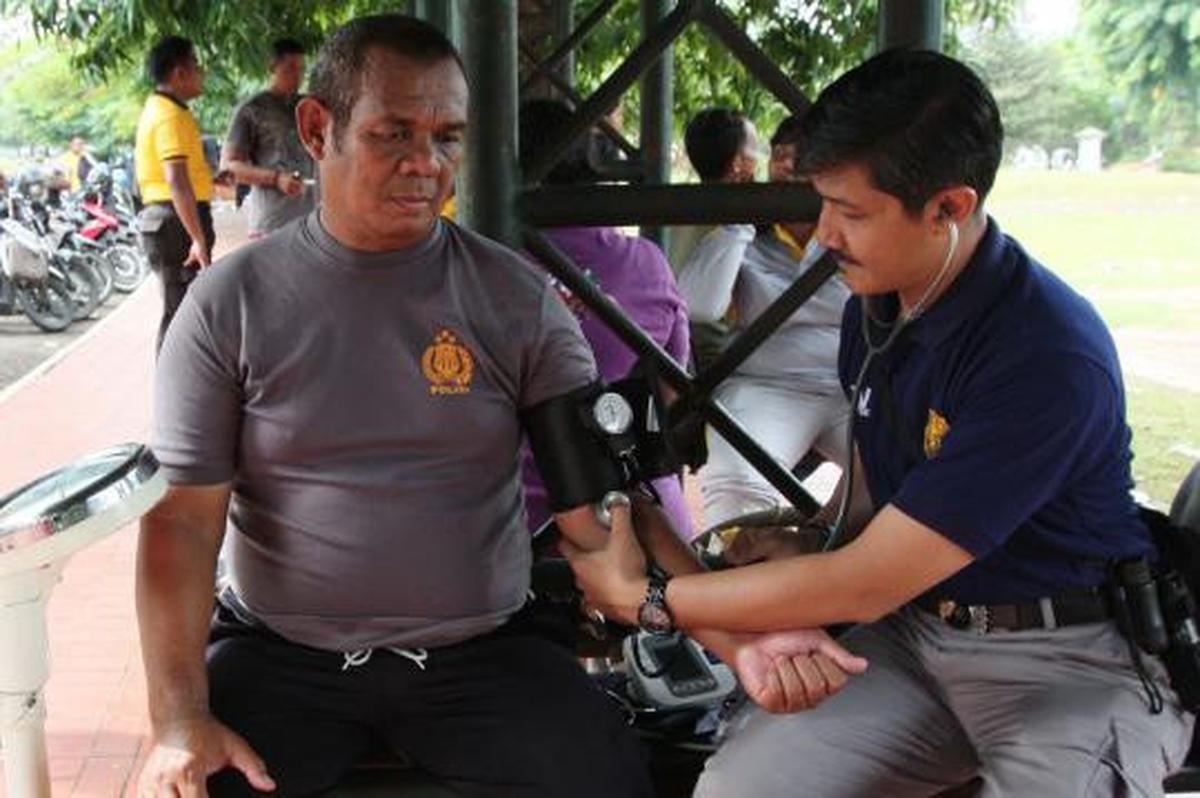 Puluhan Polisi gendut ikuti senam kurus di TMII