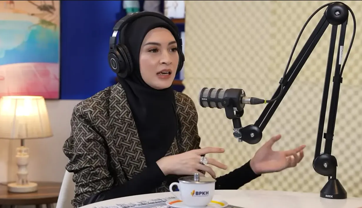 Pulang dari Tanah Suci, Donita kembali memerikasan kista yang ada dalam rahimnya. Setelah diperiksa dokter, ternyata kista tersebut sudah hilang. [Youtube/BPKH RI]