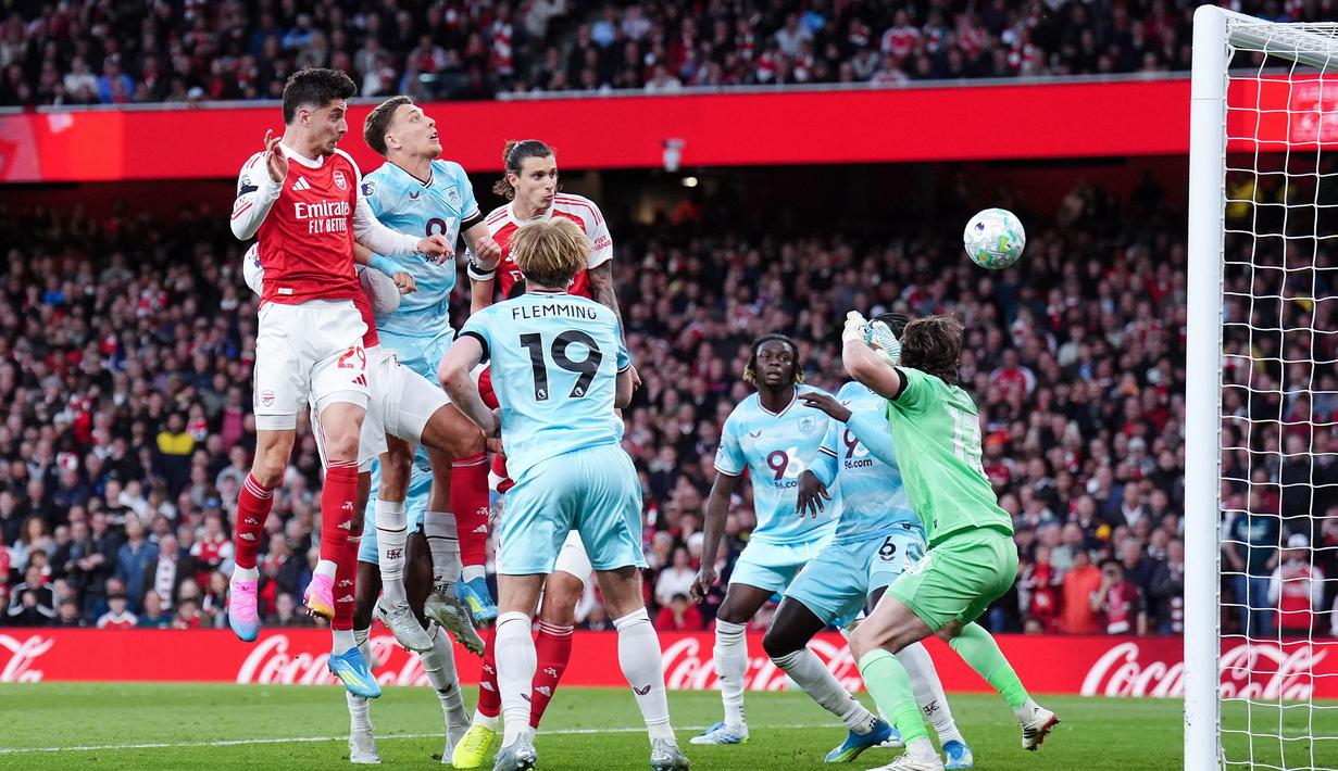 Tambahan kemenangan membuat Arsenal kukuh di puncak klasemen dengan 82 poin dari 37 pertandingan. Mereka kini unggul lima angka dari Manchester City yang belum memainkan laganya. (AP Photo/Kirsty Wigglesworth)
