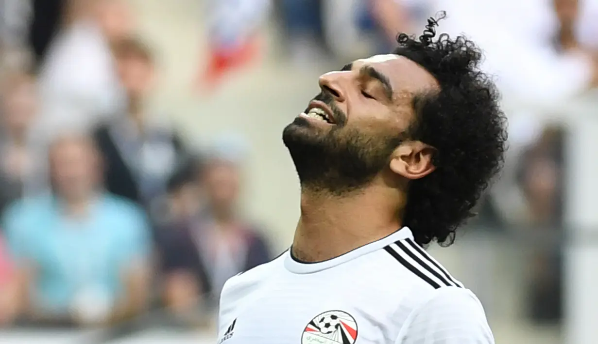 Ekspresi pemain Mesir, Mohamed Salah saat menghadapi Arab Saudi dalam Piala Dunia di Volgograd Arena, Volgograd, Rusia, 25 Juni 2018. Salah masuk dalam kandidat pemain terbaik FIFA 2018. (AFP PHOTO/Philippe DESMAZES)