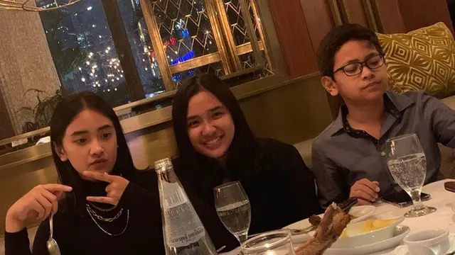 Punya Wajah Mirip, Ini 7 Potret Kebersamaan Nadya Arina dan Adiknya
