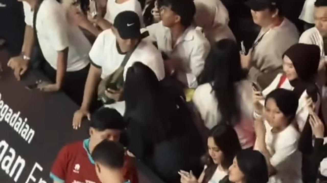 Potret Interaksi Nyoman Paul dan Keisya Levronka di Bahkan Voli 2, Usap Kepala - Rangkul dari Belakang