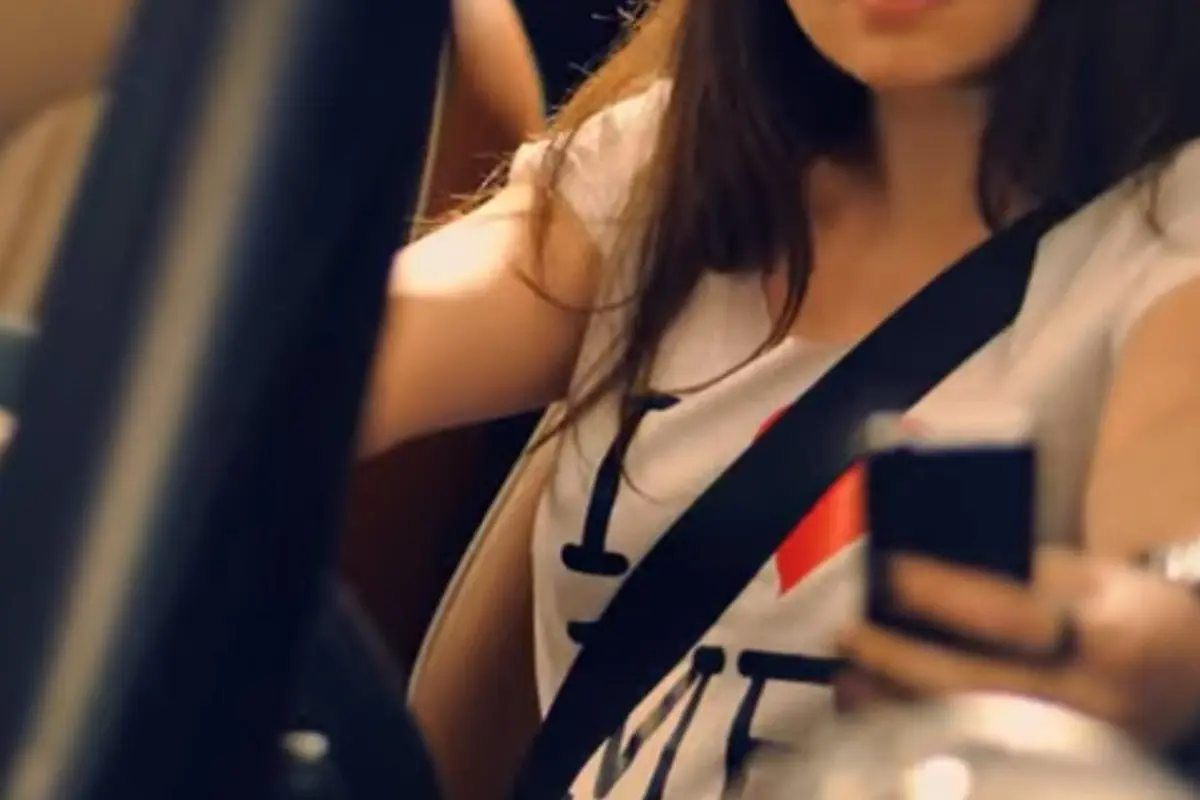 Punya Dada Indah, Perempuan Seksi Ogah Pakai Seatbelt