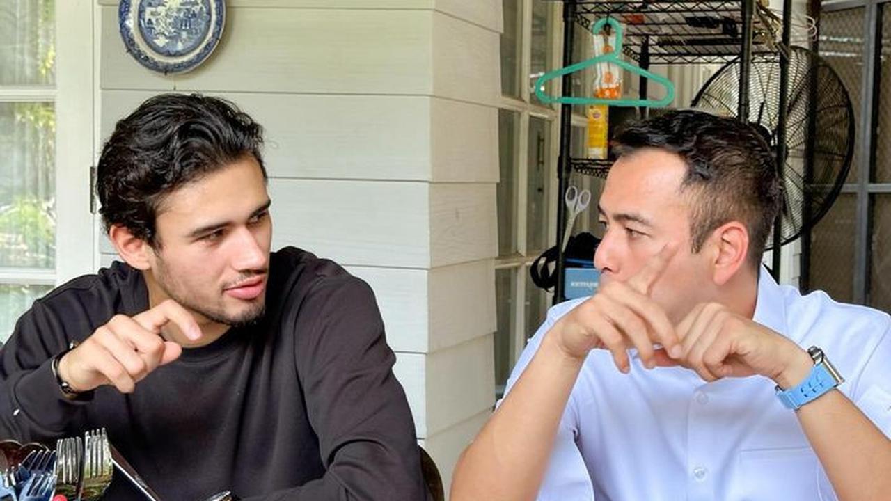 9 Potret Pemain Timnas Nathan Tjoe-A-On Datang ke Rumah Raffi Ahmad, Akrab dengan Rayyanza - Main Bola Bareng