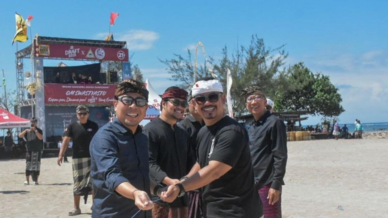 1.685 Layangan Penuhi Langit Sanur dalam Festival Layangan Mel Tanjung XVII