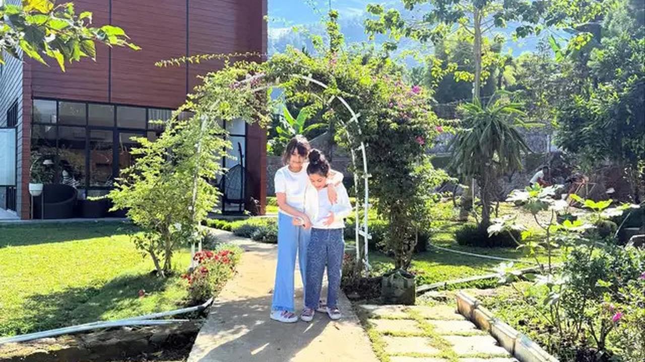 Suasana Rumah Baru Shireen Sungkar di Puncak, Ada Kandang Kuda dan Pemandangan Gunung