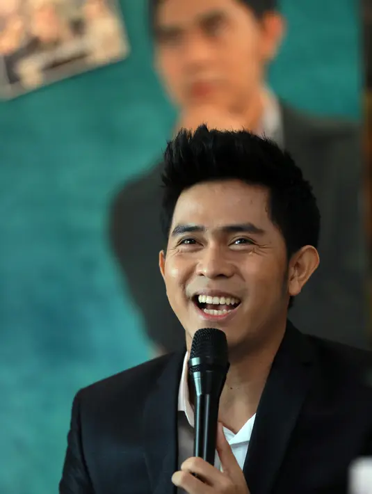 Takut penampilannya mengecewakan dihadapan  mantan orang nomor satu di Indonesia, ia mengaku grogi dan gemetaran saat disuruh membawakan lagu 'Mencari Cinta Sejati'. (Adrian Putra/Bintang.com)