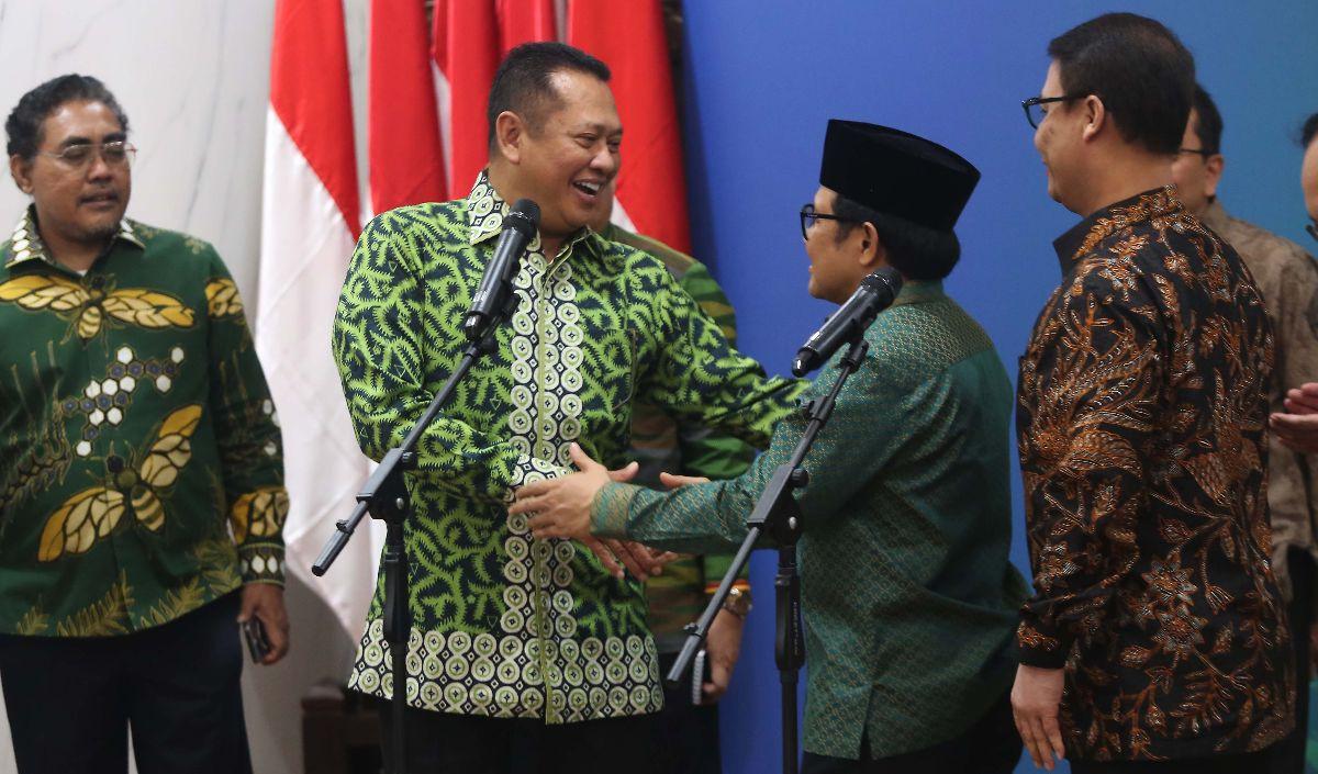Selain itu, dirinya mengaku telah mendapatkan masukan dari Muhaimin untuk mengatasi berbagai undang-undang yang ada saat ini tidak cukup dengan merubah undang-undang.<br>
