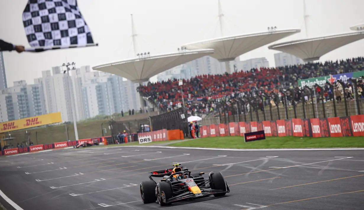 Kemenangan di GP F1 China 2024 menjadi yang pertama bagi Max Verstappen. (Andres Martinez Casares/POOL/AFP)