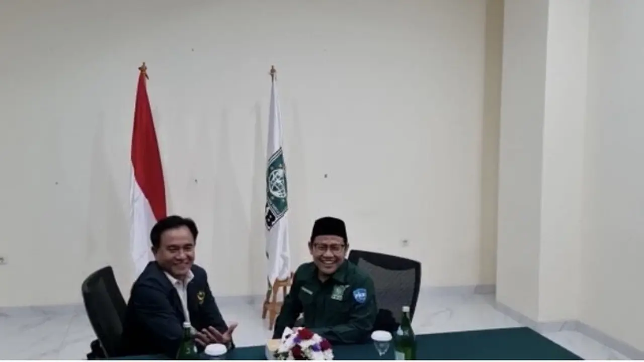 Ketua Umum Partai Bulan Bintang (PBB) Yusril Ihza Mahendra bertemu dengan Ketua Umum PKB Muhaimin Iskandar alias Cak Imin.