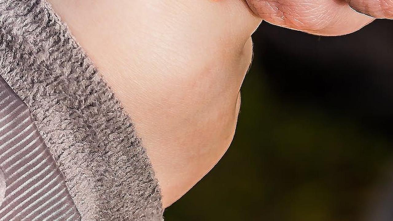 2. Physical Touch (Sentuhan Fisik)