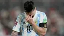 Lionel Messi gagal membawa Argentina memetik kemenangan atas tuan rumah Paraguay dalam Kualifikasi Piala Dunia 2022 Zona Conmebol, Jumat (8/10/2021) pagi WIB. Argentina ditahan imbang 0-0 oleh Paraguay dan makin tertinggal dari Brasil yang menang 3-1 atas Venezuela. (AP/Jorge Saenz)