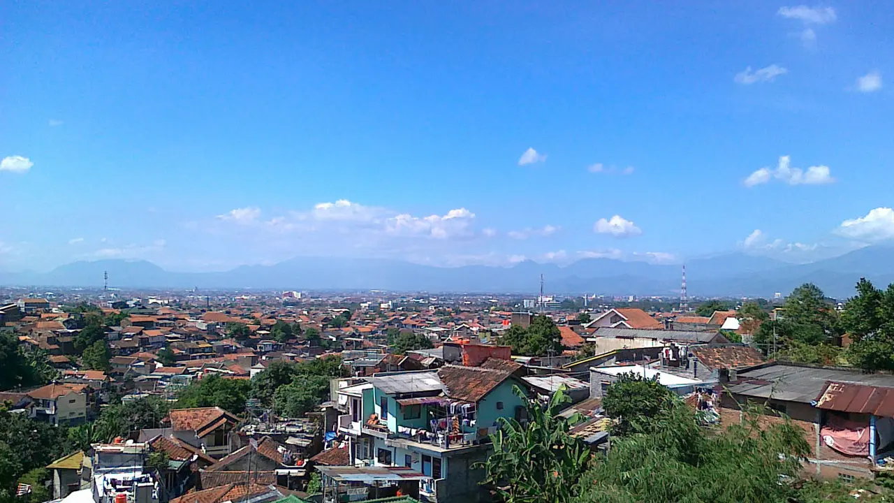 Pasokan properti di daerah Tangerang dan Tangerang Selatan justru mengalami penurunan karena pengembang menunggu kondisi stabil.