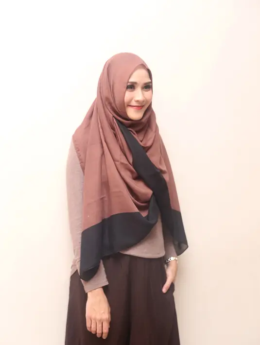 Ketika ditemui di kawasan Bintaro, Tangerang Selatan, Senin (14/12/2015), istri dari Hanung Bramantyo ini mengakui telah merasakan kesempurnaan lebih. Apalagi dirinya telah menjadi ibu dari dua anak yang lucu. (Andy Masela/Bintang.com)