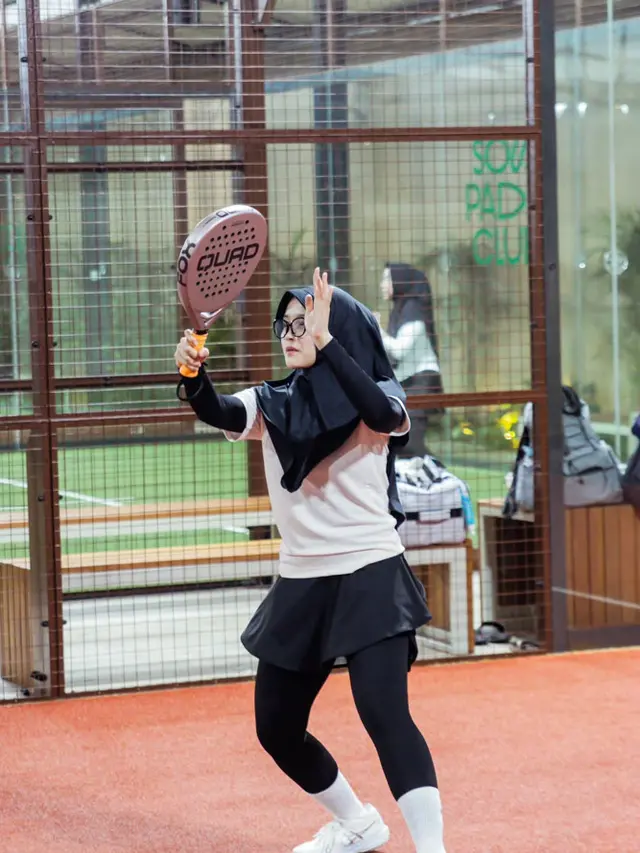 Putri Delina olahraga padel (Foto: Instagram @putridelinaa)