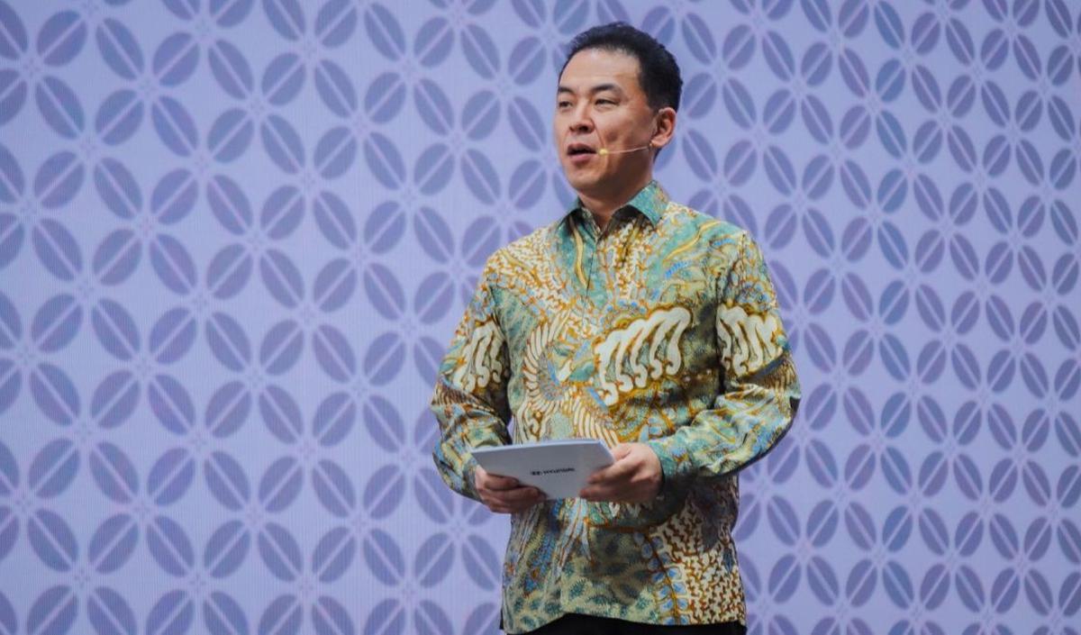 “Saya terhormat terlibat di proyek ini, sekaligus merayakan 50 tahun hubungan diplomatik Korea Selatan dan Indonesia. Terpenting desain ini perpaduan harmonisasi dengan aspek keberlanjutan Ioniq 5 (lambang teknologi-inovasi Hyundai) dan batik, lambang t