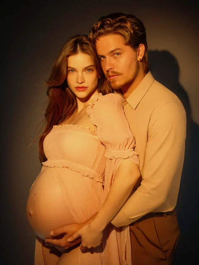 Barbara Palvin Pamer Baby Bump Lewat Lingerie Vintage Victoria's Secret