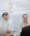 Aishah Sinclair adik dari Ashaf Sinclair mendiang suami Bunga Citra Lestari menceritakan saat diminta BCL untuk menjadi pengiring pengantin. [Instagram/itsmebcl]