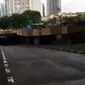 Underpass Kemayoran sudah bisa dilalui kendaraan. (Twitter @elshinta)