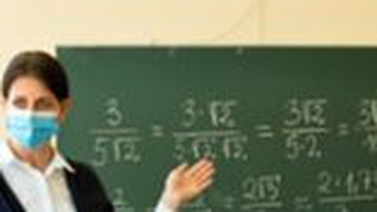 66 Nama-Nama Pekerjaan di Bidang Pendidikan & Pekerja Lainnya dalam Bahasa Inggris Lengkap Beserta Artinya