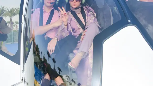 Syahrini naik helikopter di Dubai (Instagram/princessyahrini)