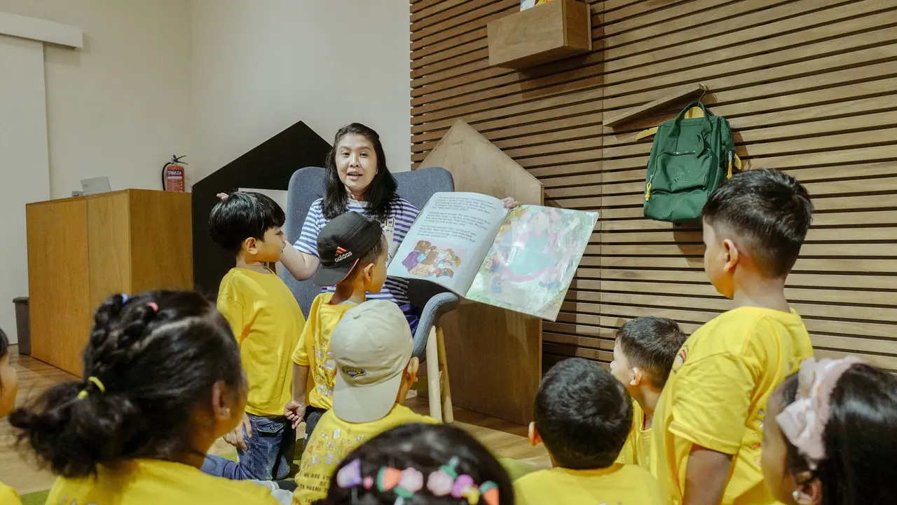 Melatih Anak Mencintai Buku Lewat Perpustakaan Inovatif HEI Schools Senayan
