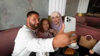 Trik Maksimalkan Handphone untuk Memotret Momen Lebaran Bersama Keluarga