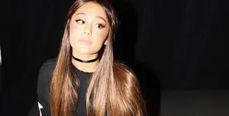 Tak lama setelah membuat geger karena jadian usai 2 minggu putus, Ariana Grande kembali bikin fansnya deg-degan. (instagram/arianagrande)
