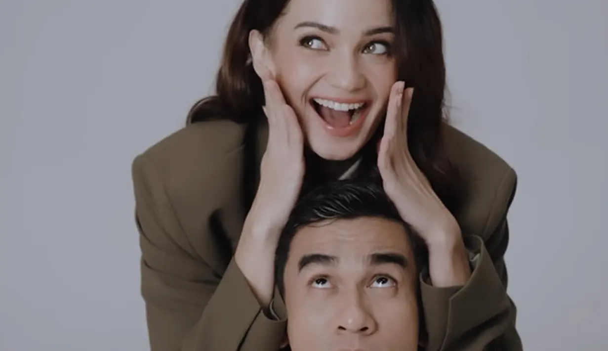 Enzy Storia dan Maulana Kasetra tampil dengan busana kasual bernuansa nude [@enzystoria]