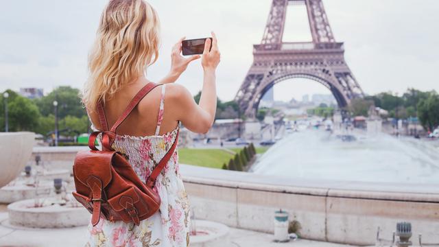 Ilustrasi Travelling