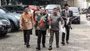 Dirut PT Sebuku Tanjung Coal (STC), Mayjen TNI (Purn) Soenarko MD (kanan) didampingi kuasa hukum melaporkan petinggi Polri terkait ketidakadilan dalam penanganan perkara di kantor Kompolnas, Jakarta, Senin (23/7). (Liputan6.com/Pool/Dodi)