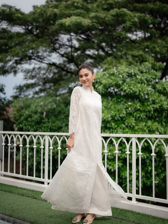 Empat Gaya Lebaran ala Azizah Salsha yang Elegan (Instagram/@azizahsalsha_)