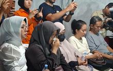 Tangis Keluarga Pecah Saat Pencarian Lima Jurnalis Dihentikan