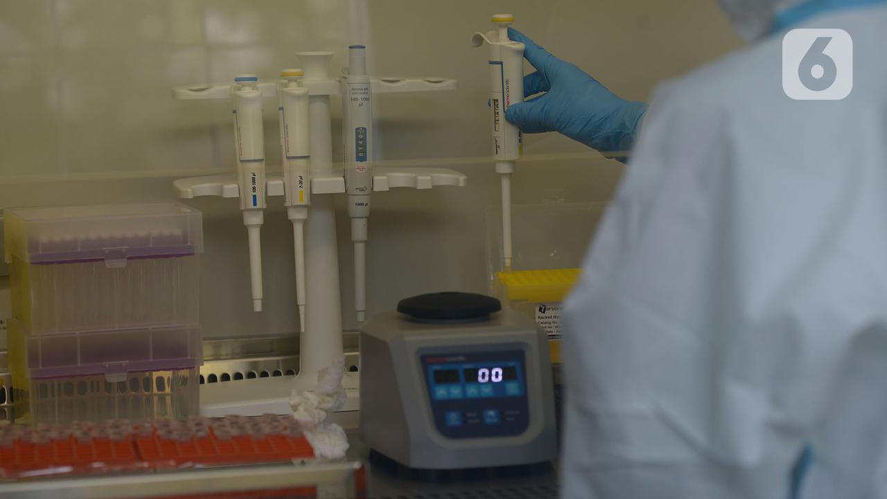 Intip Lab Pemeriksaan PCR COVID-19 di Jakarta